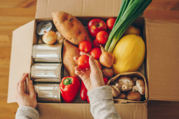 istock Groceries home delivery 1213912152