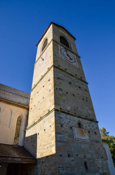 abadia de são joão em mustair, patrimônio mundial da unesco, região de engadin, cantão de graubunden (ou grisons), suíça - benedictine convent of saint john - fotografias e filmes do acervo