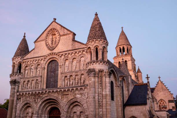 istock Notre Dame la Grande, Poitiers 1214011378