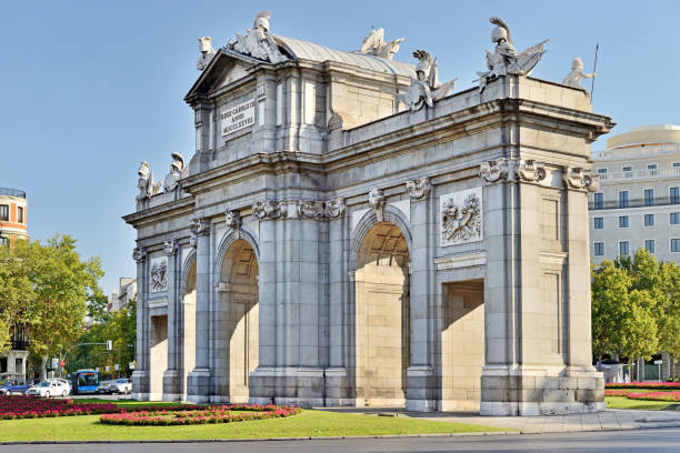 istock The Alcala Door (Puerta de Alcala), Madrid, Spain 1214062311