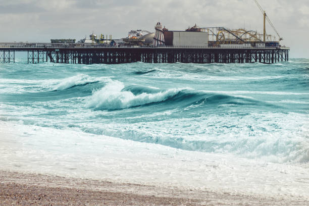 brighton  pier with sea and wave, brighton uk - hove imagens e fotografias de stock