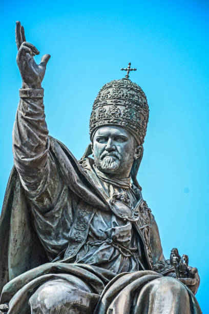 istock Pope Paul V statues, Cavour square, Rimini 1214098059