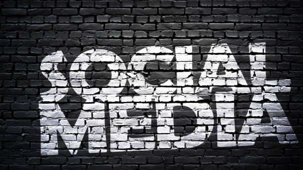 istock Social media sign 1214102958