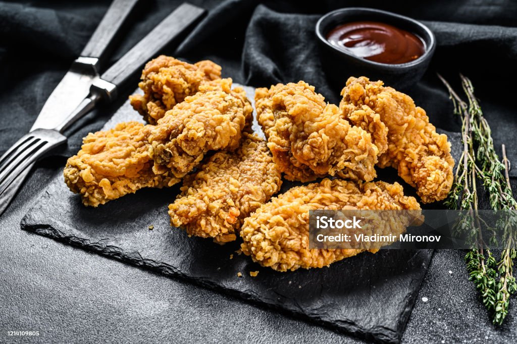 바삭바삭한 켄터키 프라이드 치킨 감자 튀김과 토마토 검은 색 배경입니다 맨 위 보기 닭 날개에 대한 스톡 사진 및 기타 이미지 ... 바삭바삭한 켄터키 프라이드 치킨 감자 튀김과 토마토 검은 색 배경입니다 맨 위 보기 닭 날개에 대한 스톡 사진 및 기타 이미지 ...
