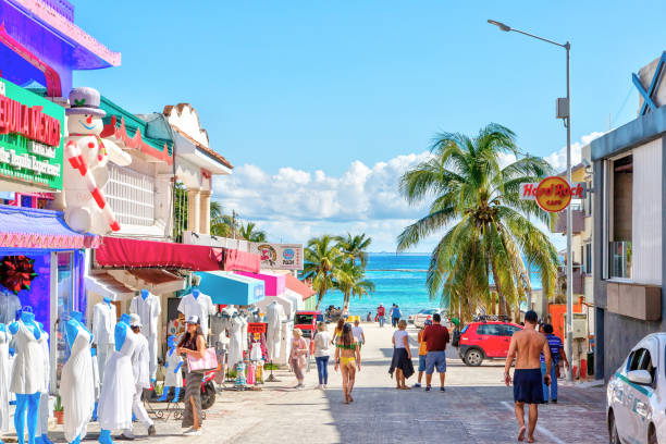 Famous Playa Del Carmen Beach Tourist District at Mayan Riviera, Mexico Playa del Carmen, Mexico - December 26, 2019: Visitors enjoy shopping on the famous entertainment district of Playa del Carmen beach in the Yucatan peninsula of Caribbean Mexico in Cancun. playa del carmen stock pictures, royalty-free photos & images
