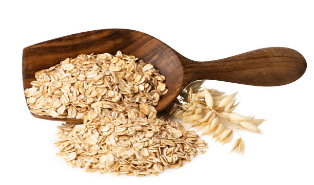 oat flakes in wooden scoop - oatmeal rolled oats oat raw imagens e fotografias de stock