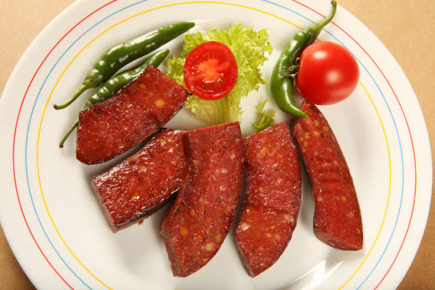istock fried sausage and fresh vegetables 1214226145