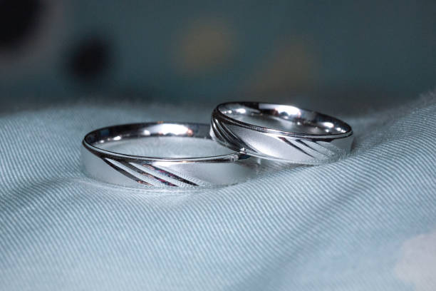 istock A pair of platinum wedding ring 1214274305