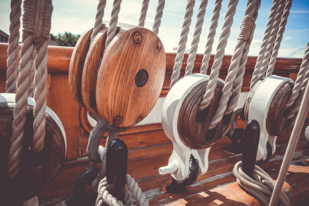 detalhe de fechamento do convés do navio antigo - the cutty sark - fotografias e filmes do acervo