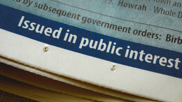 公共の利益のために発行された言葉を示す新聞の一部。 - newspaper headline unemployment finance recession ストックフォトと画像