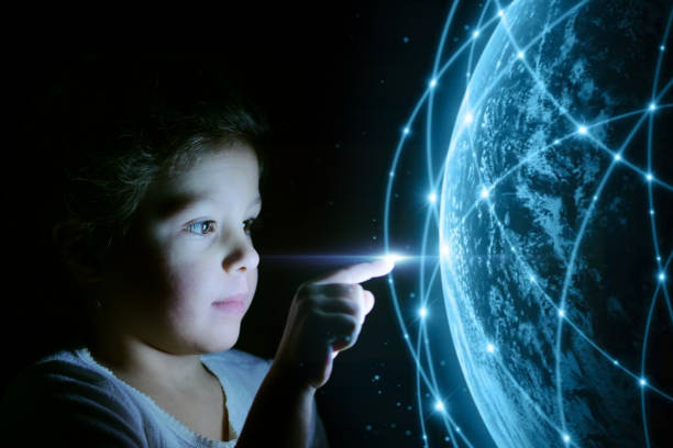 어린 소녀는 멀티미디어 연결과 가상 세계를 터치합니다. - learning child education globe 뉴스 사진 이미지