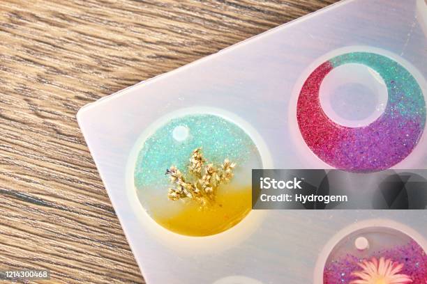 Colorful Glitter Of Resin With Dry Flower On Top Stock Photo - Download  Image Now - Epoxy Resin Jewelry, Epoxy, Craft - iStock