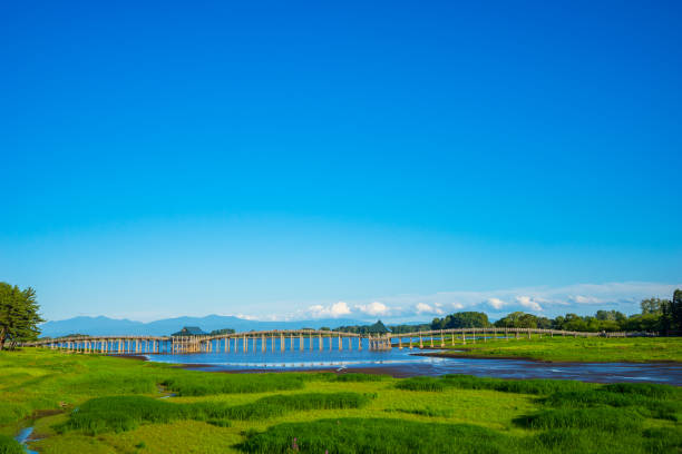 Japan's best bridge.\n300 meter long bridge.\n(Japan - Aomori - Tsurunomaihashi)