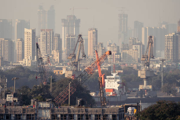 residential high rises in mumbai city, india - old crane blue sky imagens e fotografias de stock