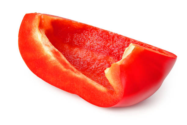 cortar fatias de pimenta de sino doce vermelho isolado em fundo branco - bell peper - fotografias e filmes do acervo