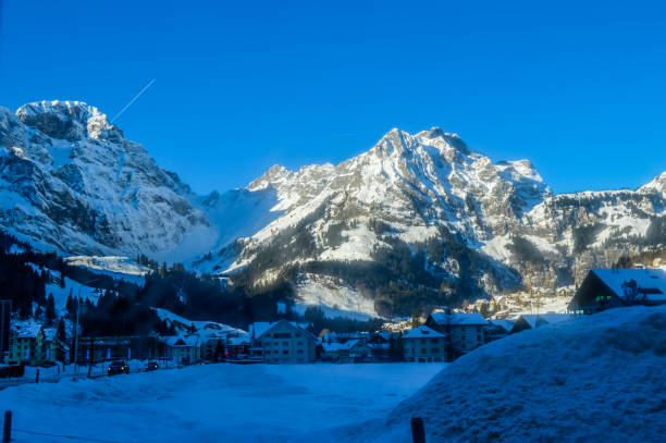 mount titlis snowy landscape in swiss switzerland - canton obwalden imagens e fotografias de stock