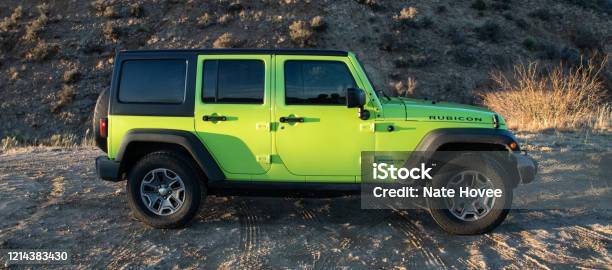 Xe Jeep Wrangler 4x4 Màu Xanh Lá Cây Tươi Sáng Hình ảnh Sẵn có - Tải xuống  Hình ảnh Ngay bây giờ - Arizona, Biên giới hoa kỳ, Bánh xe - iStock