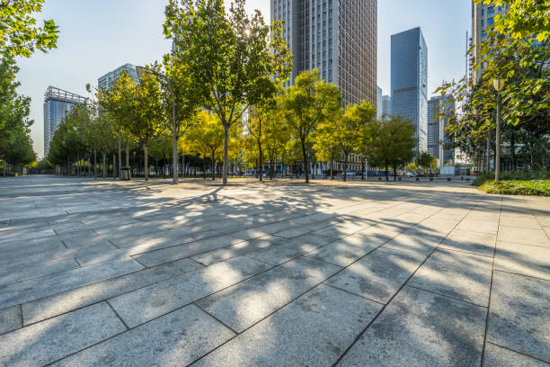 edifícios modernos e pavimento vazio na china - trees urban - fotografias e filmes do acervo