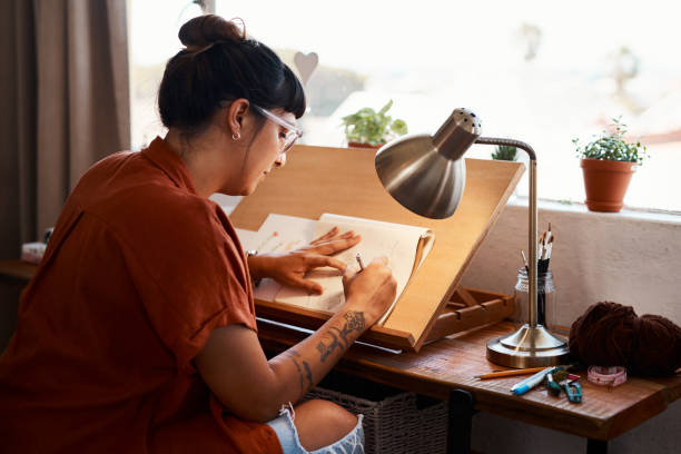 istock I usually lose track of time when I'm sketching 1214449812