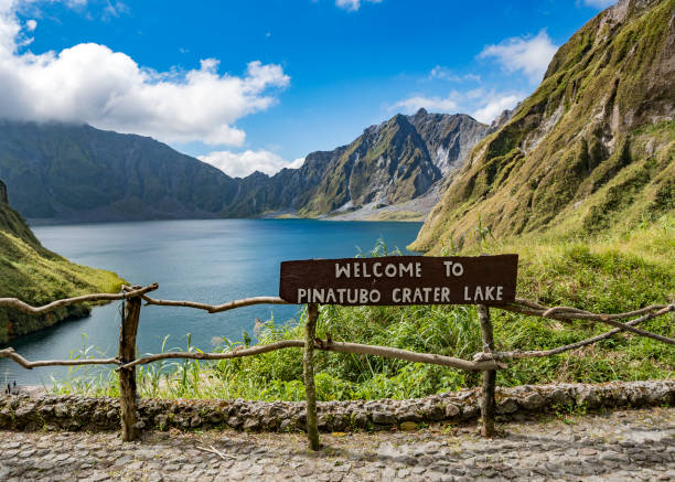 Philippines Pinatubo crater lake in Philippines zambales province stock pictures, royalty-free photos & images