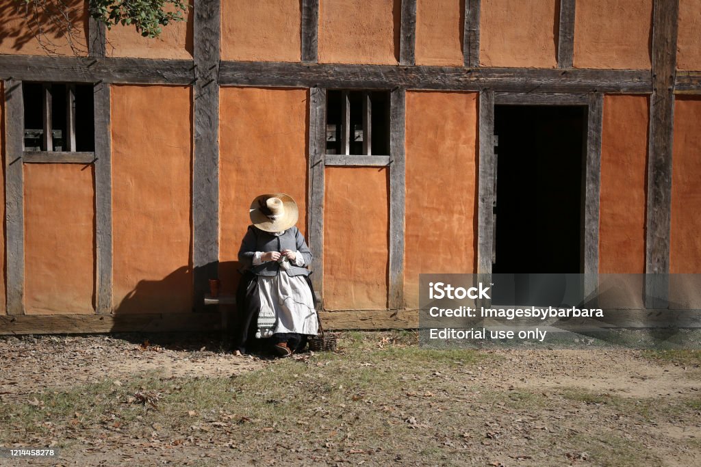 バージニア州のジェームズタウン植民地の再演者 ジェームズタウン バージニア州 ウィリアムズバーグのストックフォトや画像を多数ご用意