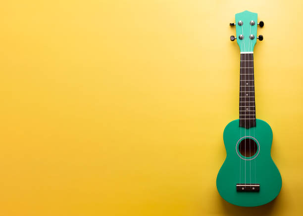 kleine ukulele. - ukulele stock-fotos und bilder