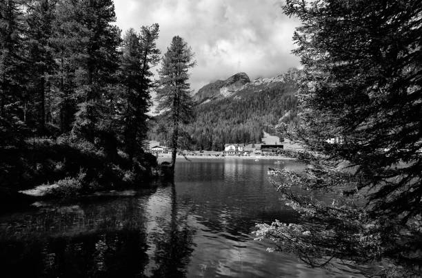 istock Auronzo di Cadore Lake - Veneto 1214487449