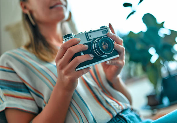 istock Girl photographer 1214495939