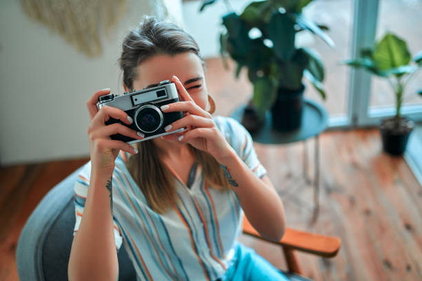 istock Girl photographer 1214495948