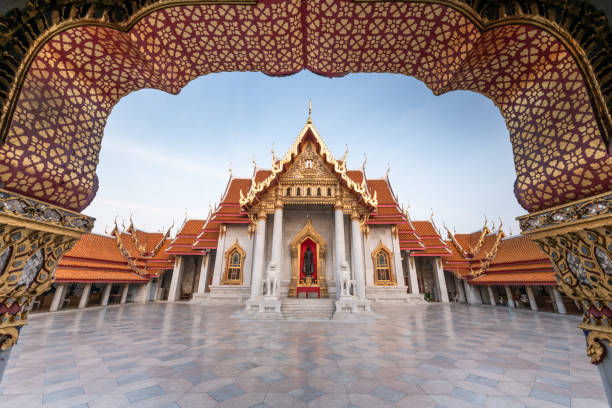 wat benchamabopit dusitvanaram un famoso templo en bangkok - thailand temple nobody photography fotografías e imágenes de stock