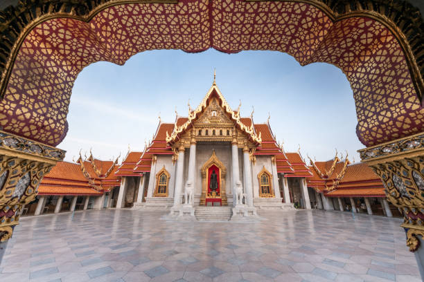 wat benchamabopit dusitvanaram un famoso tempio di bangkok - bangkok foto e immagini stock