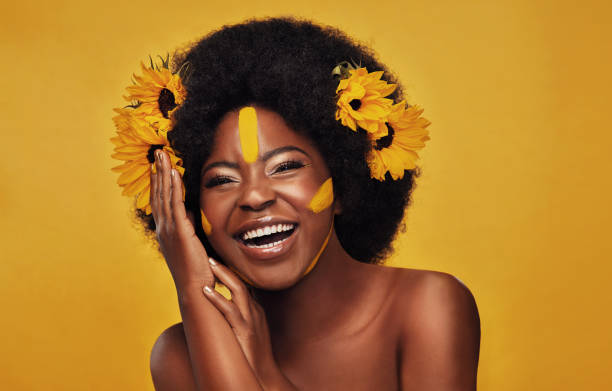 istock Style your natural hair with flowers because its beautiful 1214505678