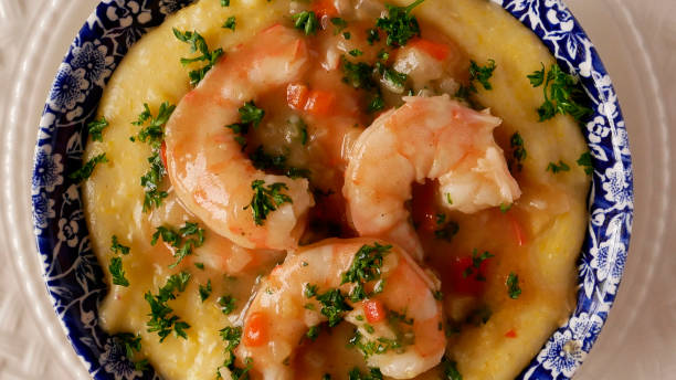 istock Shrimp and Yellow Grits 1214514333