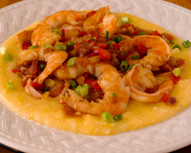istock Shrimp and Yellow Grits 1214514512