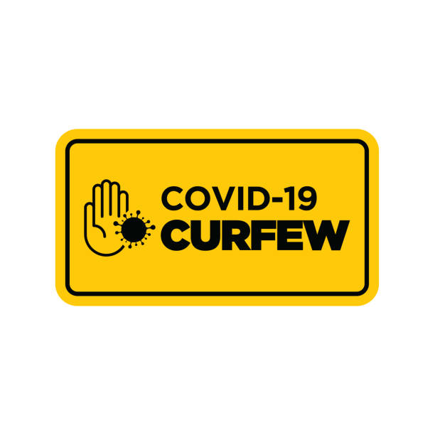 illustrations, cliparts, dessins animés et icônes de avertissement dans un signe jaune au sujet du coronavirus ou de l’illustration vectorielle covid-19 - curfew