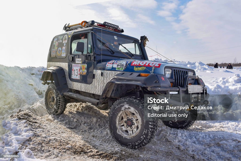Offroad Suv Jeep Wrangler 4x4 Với Các Chuyến Đi Đào Tạo Offroad Vào Mùa  Đông Trên Tuyết Hình ảnh Sẵn có - Tải xuống Hình ảnh Ngay bây giờ - iStock