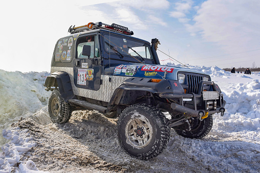 Offroad Suv Jeep Wrangler 4x4 Với Các Chuyến Đi Đào Tạo Offroad Vào Mùa  Đông Trên Tuyết Hình ảnh Sẵn có - Tải xuống Hình ảnh Ngay bây giờ - iStock