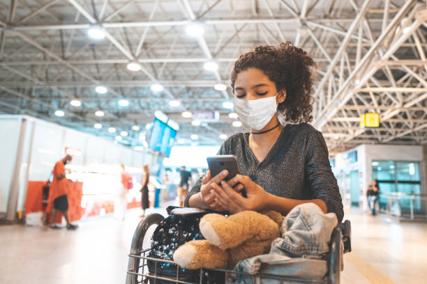 latin american wearing protective mask in airport - teenager teenagers only one teenage girl only human face imagens e fotografias de stock