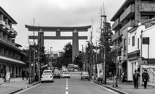 A black and white picture of the large torii gate next to the Heian Shrine. The picture was taken in Kyoto, Kyoto Prefecture, Japan.