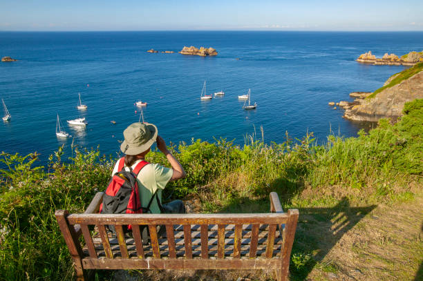 paisagem em sark island, ilhas do canal - beach 2013 usa sky - fotografias e filmes do acervo