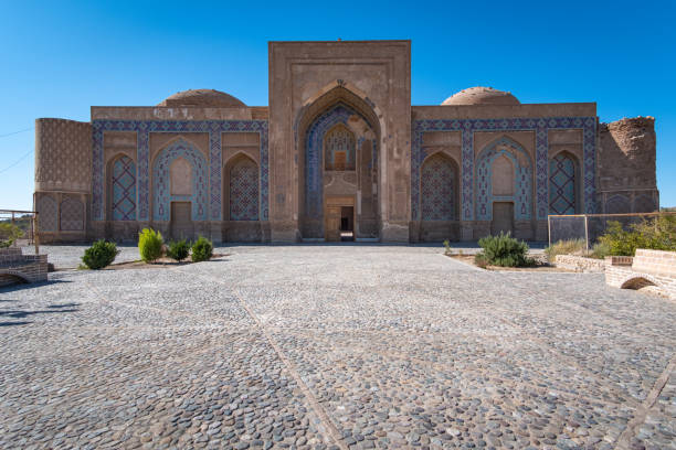 istock Kharged Ghiasieh School 1214541245