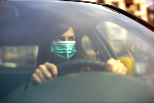 driving car with face mask - illness mask pollution car imagens e fotografias de stock