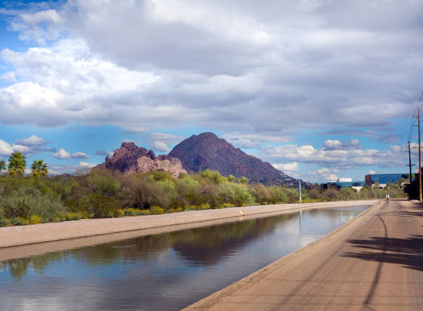 The Grand Canal, Phoenix, Scottsdale, Az,USA. The Grand Canal, Phoenix, Scottsdale, Az,USA.  The oldest remaining pioneer canal on the north side of the Salt River, runs 21 miles from 75th Ave and Camelback Road all the way to Papago Park. canal stock pictures, royalty-free photos & images