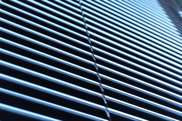 aluminum blinds tightly close window