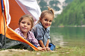 zwei-schwestern-campen-am-see-sie-spiele