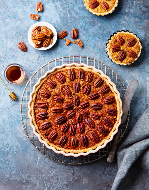 pecan pie, tart in baking dish. blue background. top view. - tart dessert tray bakery imagens e fotografias de stock