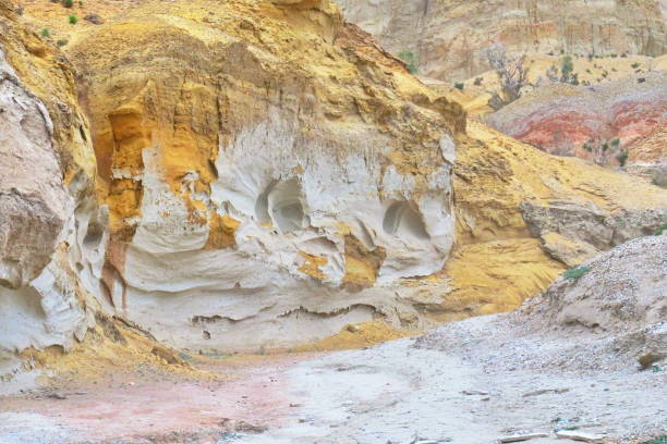 whimsical weathering in aktau canyon, altyn-emel nature park, kazakhstan - ravine geology danger footpath imagens e fotografias de stock