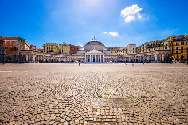 View of Piazza del Plebiscito, Naples,Italy The Neapolitan artistic and cultural heritage is immense. Every corner exudes magic and emotions. Between castles, historic streets, palaces and squares our eyes fill with wonder at every step. But the symbol of Naples is certainly Piazza del plebiscito. Located in the heart of the city, surrounded by the Basilica of San Francesco di Paola, the Royal Palace, the Prefecture Palace and the Salerno Palace, it is one of the largest squares in Italy. piazza plebiscito stock pictures, royalty-free photos & images