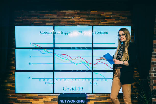 istock Financial analyst talking about global recession 1214703539