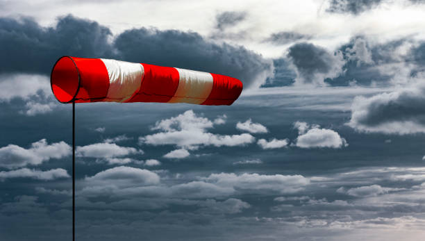 嵐の空に対する風のベーン - weather vane 写真 ストックフォトと画像